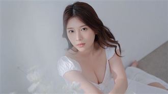 雞排妹暈車坐前座被當豔遇！網瘋猜懷孕了