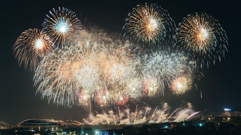 新北市美術館開館周年　煙火Ｘ無人機展演