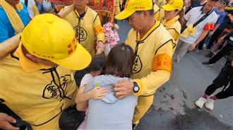 白沙屯媽祖半路倒車尋母女！背後藏洋蔥