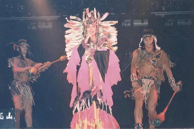 藍寶石歌廳年代噴火女神們曝光，陳美鳳、白冰冰、崔苔菁、朱慧珍、羅霈潁震撼全台。（圖／翻攝自陳美鳳臉書）