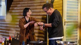 詹姆士爆料泰國曾「牽手」蔡燦得。（圖／東森綜合台提供）