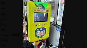 台灣公車餘額不足時，可以倒扣事後再加值。（圖／取自X）