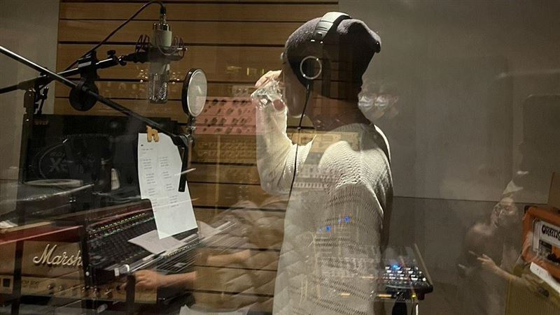 莊凱勛錄音室「喝高粱」金曲歌王點頭放行