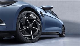 外媒看好「電動車之王」比亞迪，認為其垂直整合的生產模式帶來高利潤，一旦短期逆風消散，市場將重新視為具備成長潛力的標的。（圖／翻攝自X平台 @BYDCompany）