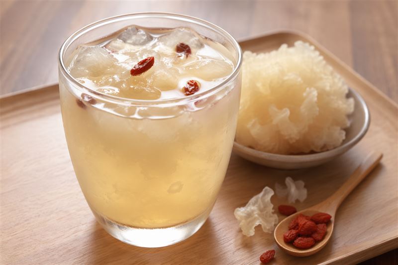 營養師林俐岑指出,黑白木耳富含水溶性膳食纖維,有助於排便、穩血糖與維持腸道菌相。(圖/AI製圖)