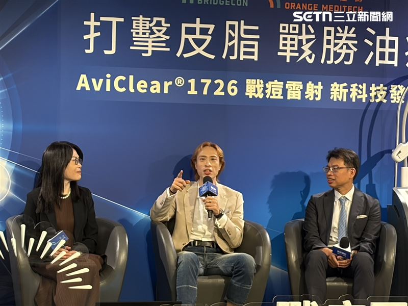 Eko(中)分享自己長期進行線上教學與影音創作,最大的壓力之一,來自鏡頭前的膚況狀態。(圖/記者簡浩正攝影)