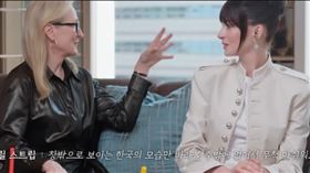 高賢廷在個人YT頻道公開了她與好萊塢經典電影《穿著Prada的惡魔2》兩位主角梅莉史翠普、安海瑟薇見面的夢幻時刻。（圖／翻攝自高賢廷YT）