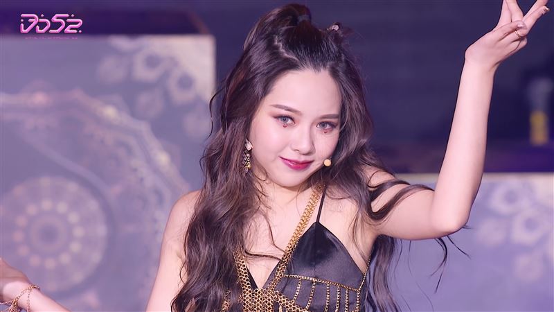 曾薀帆至今仍不敢回顧〈烈焰絲路〉舞台，笑說「那天特別腫」。（圖／翻攝自《菱格世代DD52》YouTube）