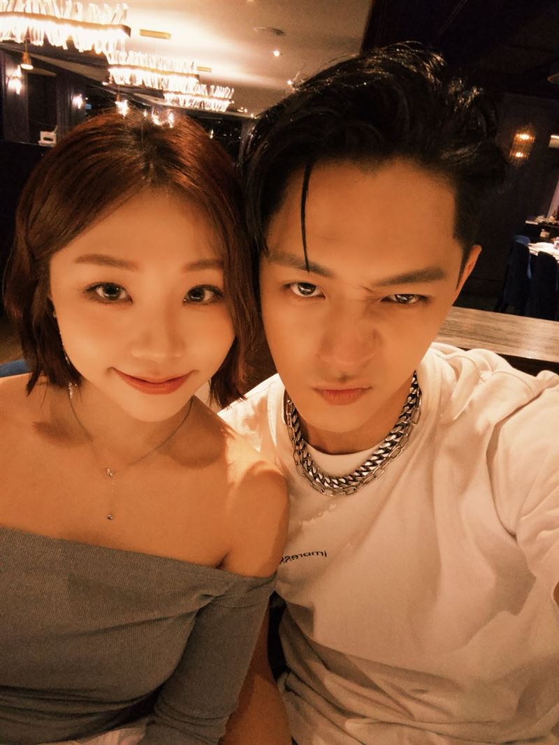 吳霏與艾薇愛得高調，堅決否認劈腿及小三疑雲。（圖／翻攝自吳霏IG）