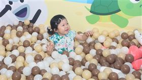 球池魅力無法擋，湘荷玩到不想離開。（圖／ 富邦兒少內容有限合夥、 綠雷德創新股份有限公司提供 ）