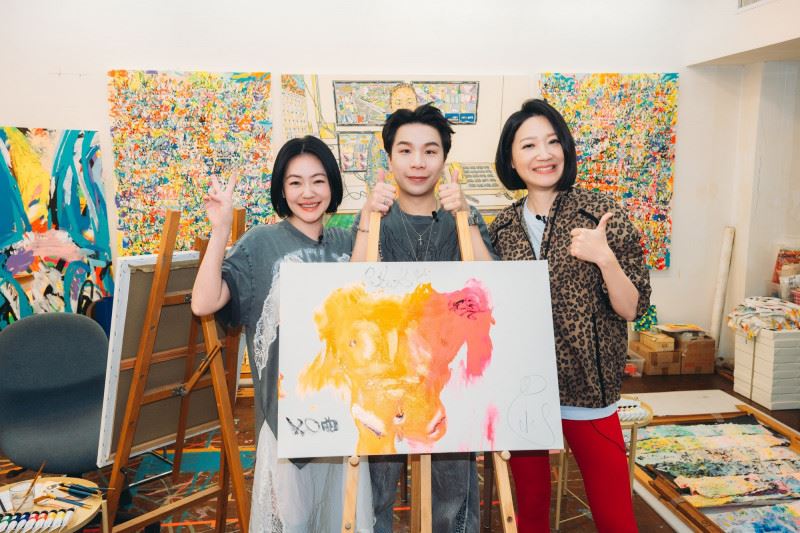 小S（左起）、派翠克邀來許久不見的曲家瑞。（圖／翻攝自臉書）