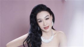 55歲鍾麗緹爆拚生4胎，引發熱議。（圖／翻攝自微博）