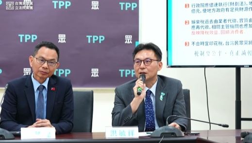 民眾黨立委洪毓祥（右）三句話勸李貞秀「態度決定高度、格局決定結局、思路決定出路」應該翻頁。（圖／翻攝畫面）