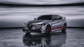 愛快羅密歐限量版Giulia Quadrifoglio Luna Rossa。（圖／翻攝Alfa Romeo網站）