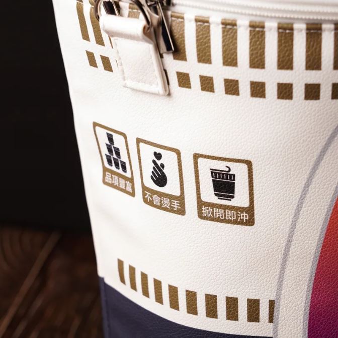 STARLUX x NISSIN | 巨無霸泡麵杯包（圖／翻攝自星宇小舖）