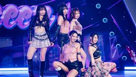 Drama Queen_的A組成員後排左起LyXi、 安汝 、慢慢 ，前排左起Lydia、愛玉。(圖／緯來電視網提供）