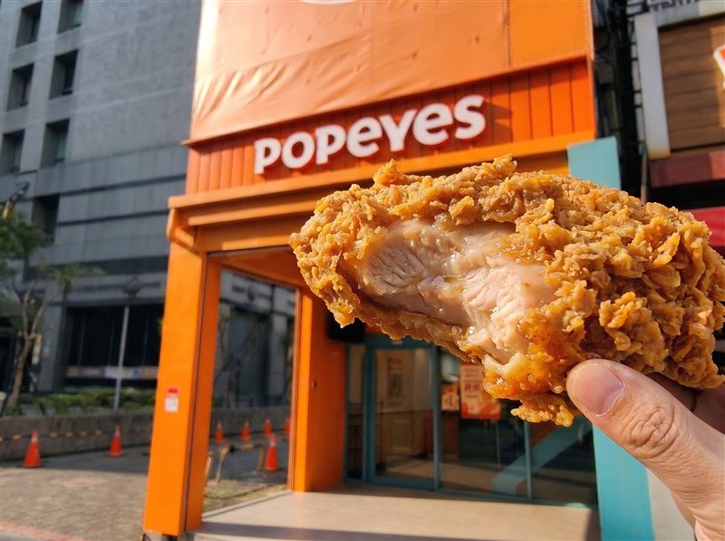 Popeyes林口復興店送300份原味爽脆雞腿。(圖／Popeyes提供）