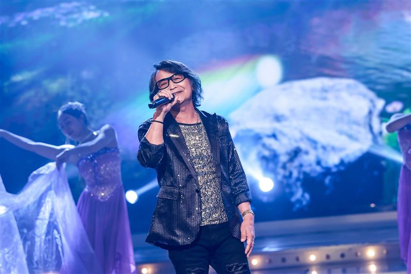 沈文程上節目開唱。（圖／民視提供）