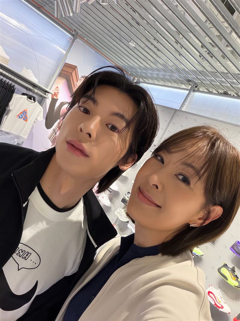 賈永婕曬許光漢合照，並向周子瑜媽媽喊話：我贏了啦。(圖／翻攝自賈永婕臉書）