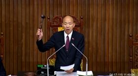 立法院長韓國瑜三讀敲槌。（圖／翻攝畫面）