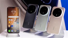 HONOR Magic8 Pro設計靈感源自浩瀚宇宙，旭日金、天青色、絨黑色三款配色。