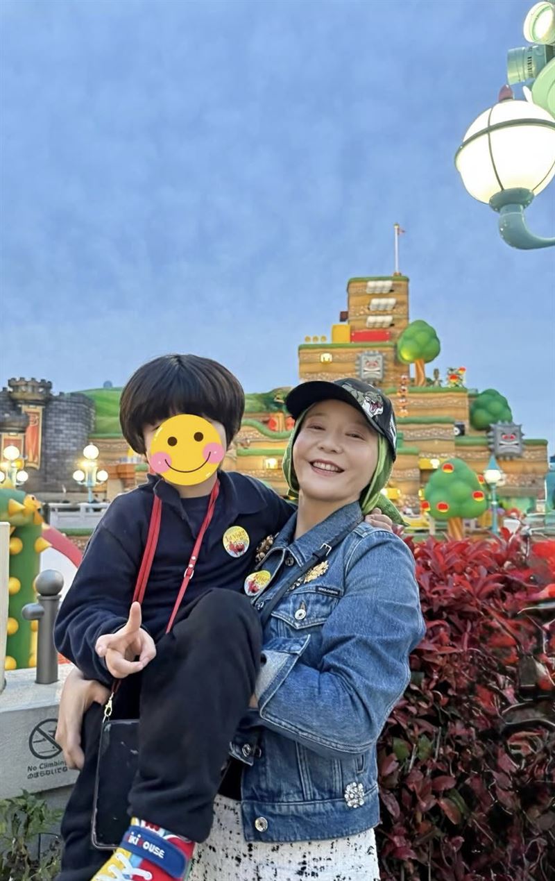 華原朋美全程狂換帽子。（圖／翻攝自華原朋美IG）