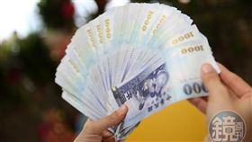 一名男網友分享定期定額ETF的投資心得，自己在28歲存到300萬元，貼文引發熱議，圖為示意圖。（本刊資料照）