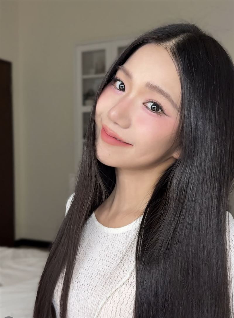 江老師醫美後被指撞臉家寧。（圖／翻攝自臉書）