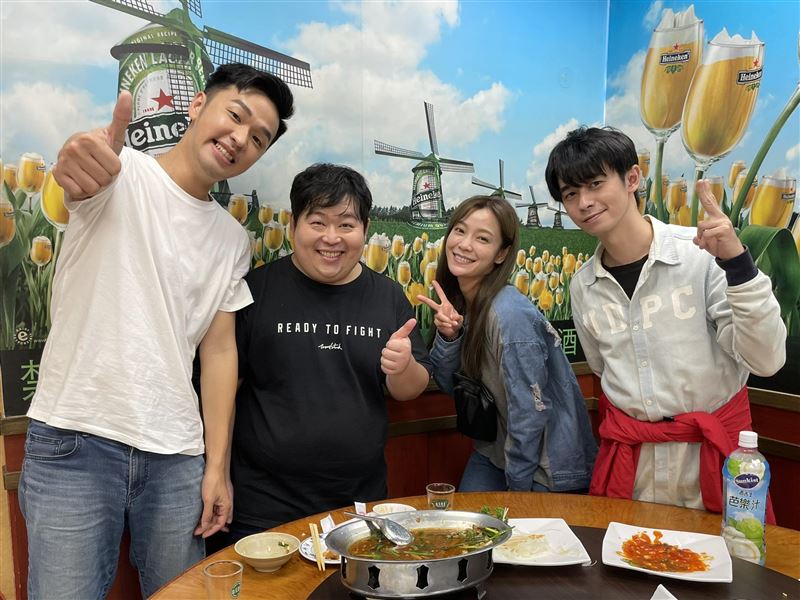 山豬（左2）過世滿兩年，香蕉發文思念好友。（圖／翻攝自臉書）