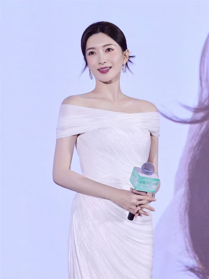 中國女星江疏影外型亮眼，出席品牌代言人驚豔全場。（圖／東森自然美提供）