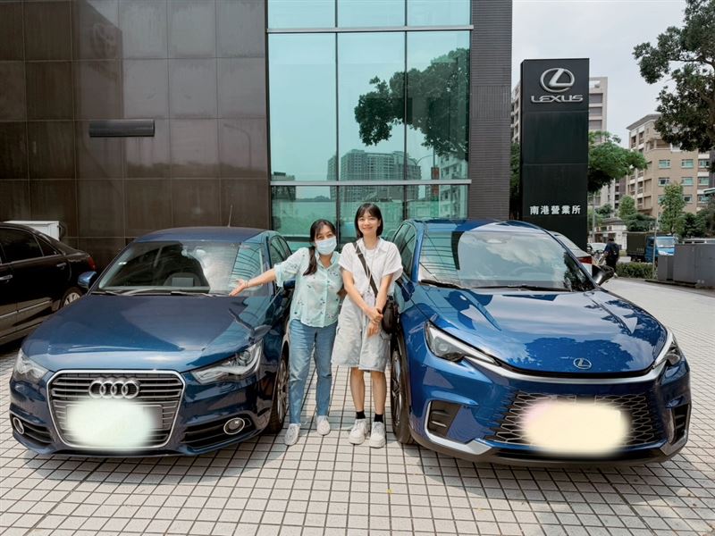 林雨宣開心貼文表示近日換新車，開心貼出「小藍」正式退休，改牽新車回家。（圖／翻攝自林雨宣臉書）