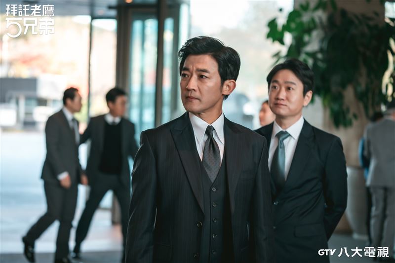 安在旭劇中角色個性尖銳又傲慢，人稱「刺蝟皇太子」。（圖／八大電視提供）