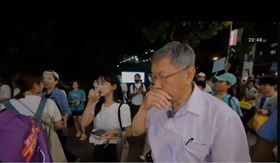 新／柯文哲團隊逢甲掃街　遭噴辣椒水狂咳（圖／翻攝畫面）