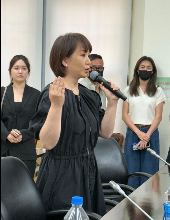 對於剴剴案，郁方點名民進黨立委林月琴是「基金會董事」，被網友質疑是罵錯人。（圖／翻攝自好門媳婦的秘密生活郁小方臉書）