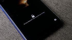 英國最新測試指出，多數Android手機的臉部辨識功能仍無法分辨真人與平面照片，安全性堪憂。（示意圖/Pexels）