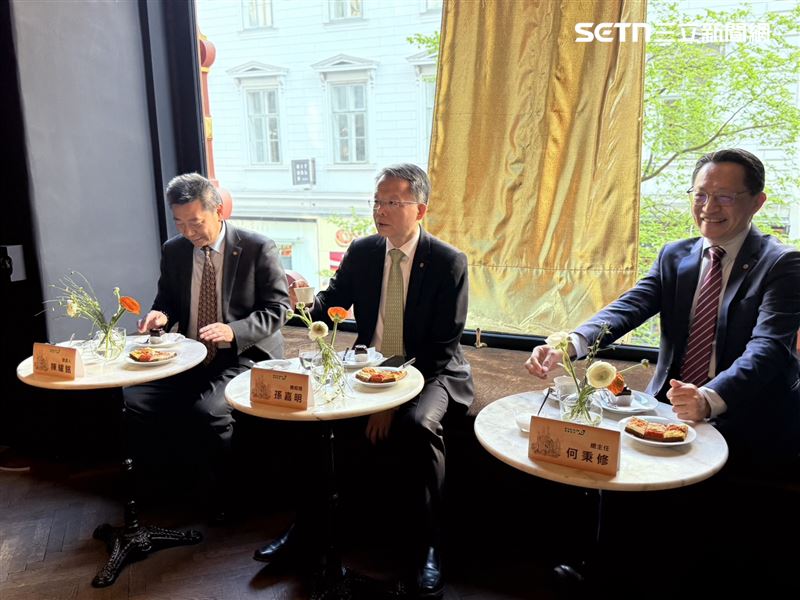 長榮航空舉辦媒體茶敘，總經理孫嘉明分享新航點口袋名單。（圖／記者李育道攝影）