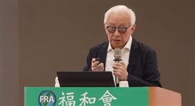 聯電創辦人曹興誠以「走向文明或退回野蠻？台灣的抉擇」為題，發表主題演講（圖／翻攝畫面）