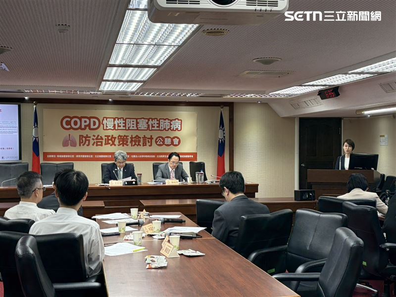 台灣年輕病友協會與立委蔡易餘、王正旭等立委聯合召開公聽會，揭露全台高達百萬名COPD潛在患者。（圖／記者簡浩正攝影）