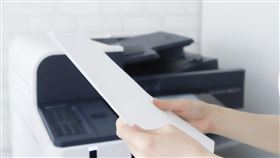 對於影印店列印一張只要 1元，有網友好奇，到底怎麼賺錢？釣出許多內行人解釋，真正是靠大單客戶，包括列印彩色或書面資料，一個下午就可以賺數萬，圖為示意圖。（翻攝畫面）