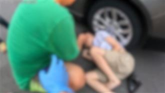 台東電動機車撞飛男童！他倒地嘔吐急送醫