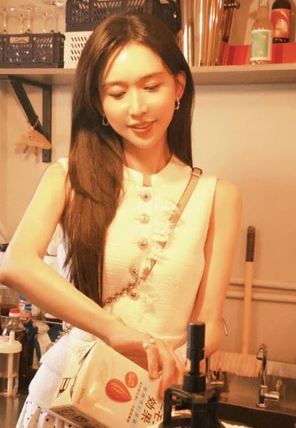 照片曝光後，引發粉絲熱烈討論，不少人驚呼「這狀態也太不真實」、「中山區現在去還看得到嗎」。（圖／翻攝自林志玲IG）