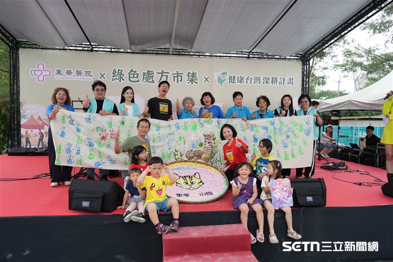 在「綠色處方市集」現場，石虎保育團體《山貓森林》特別與在地社區長輩合作，發揮巧思以傳統湯圓排列組合成動人的「東華山貓」圖案。每一顆圓潤的湯圓不僅象徵著團圓與文化的傳承，更深刻寓意著人與自然、土地及萬物之間的和諧共存。（圖／院方授權提供）