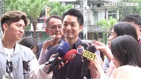 蔣萬安笑著認了自己不敢跟太太辯論（圖／翻攝畫面）