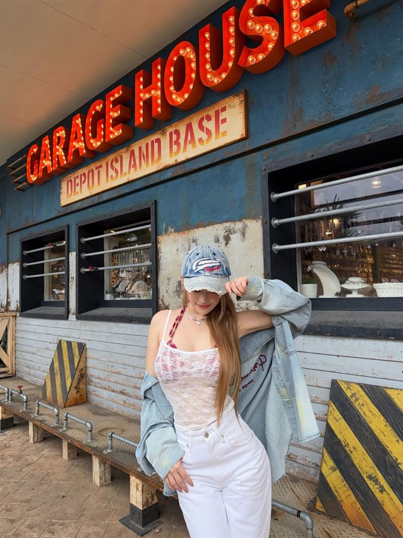 蔡瑞雪到日本沖繩打卡性感美照。（圖／翻攝自IG@snowbabyq）