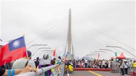 淡江大橋開放市民上橋體驗。（圖／翻攝自侯友宜臉書）