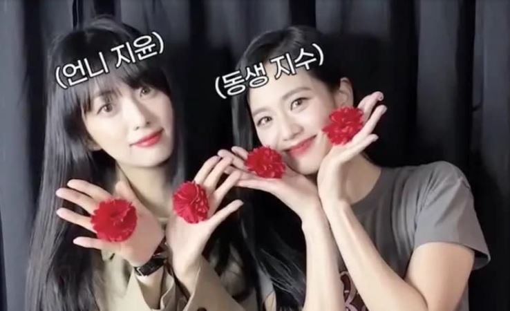 Jisoo（右）和姊姊金智潤（左）長相相似。（圖／翻攝自IG）