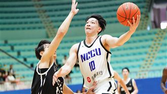 政大4強賽狂掃台藝大　6連霸僅剩一步之遙