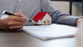 別以為父母遺產能全拿！父遺囑全留後妻　少做1舉動　兄妹毫無繼承權 日本c 日經現象 印泥遺囑 簽字 日本老伴（示意圖／翻攝自pixabay） 