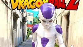 Cos《七龍珠》翻車！父母拿乳膠漆塗全身，男童全身油漆洗不掉。（圖／翻攝自臉書@Kachupetes 2.1）