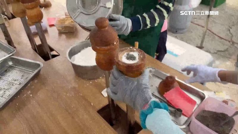 狀元糕攤位擠滿人潮